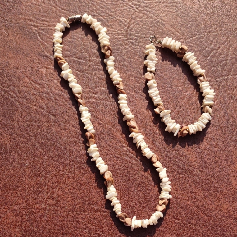 Seashell Matching Necklace & Bracelet.